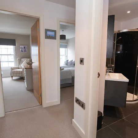 North Bay Penthouse * Σκάρμπορο